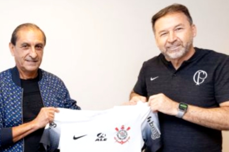 Corinthians anuncia Ramón Díaz como novo treinador