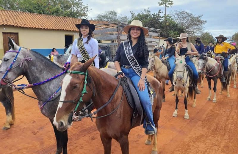 Cavalgada São João dos Britos e Comitiva fora de estrada com plantio de mudas de árvores