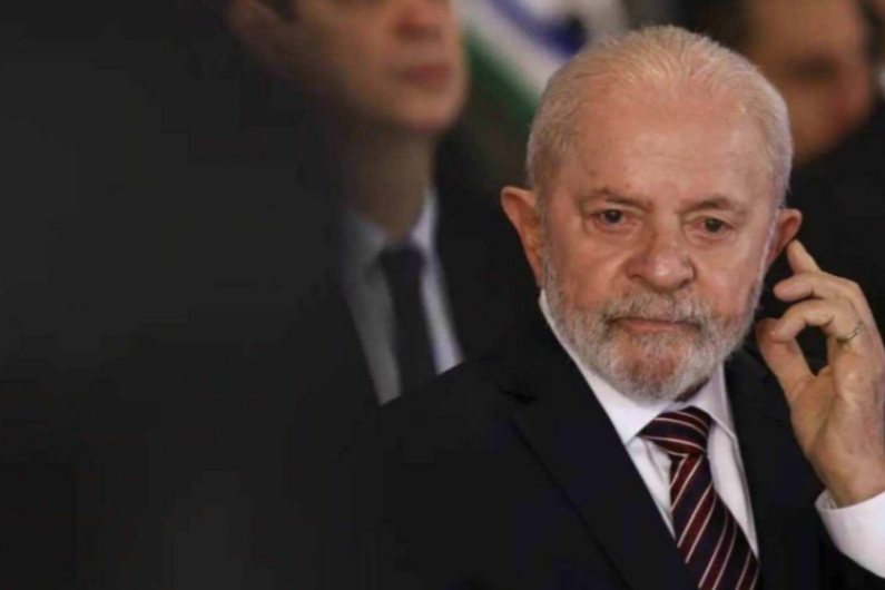 Lula sofre acidente doméstico e cancela viagem para a Rússia