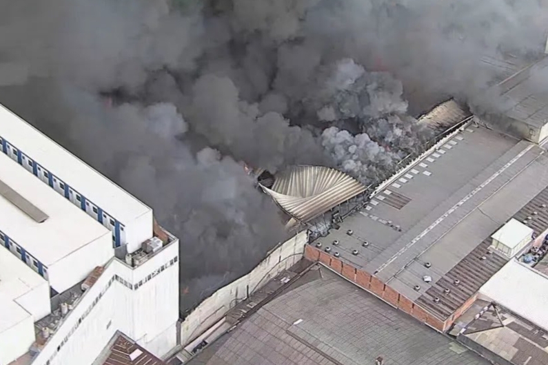 Incêndio atinge Shopping 25 de Março, no Brás em São Paulo