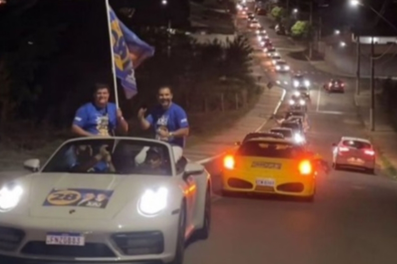 Candidato mais rico do Brasil faz carreata com helicóptero e Porsche