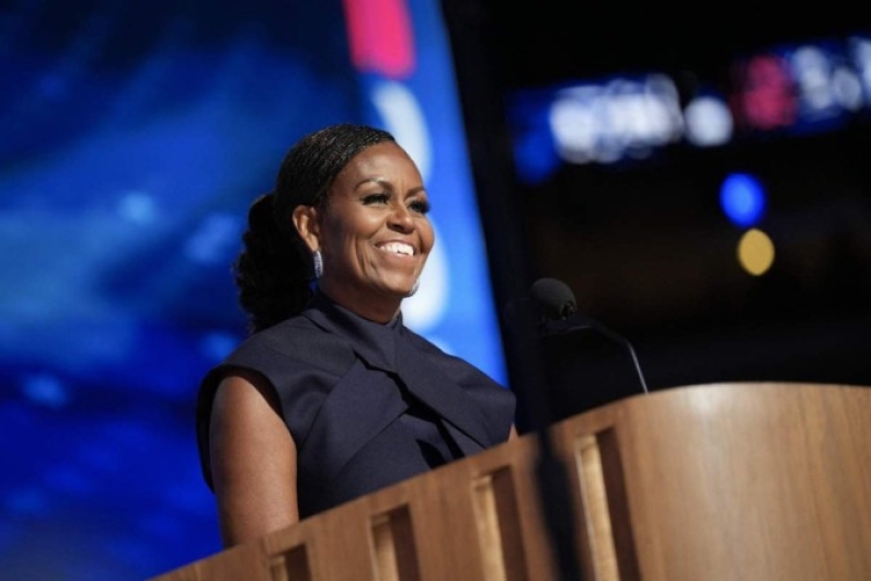 Michelle Obama provoca Trump e dizendo o que ele busca pode ser “emprego para negros”