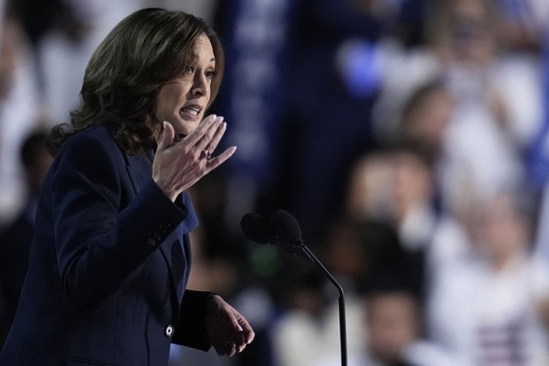 Em discurso Kamala Harris prega união nos EUA, alerta sobre ‘risco Trump’