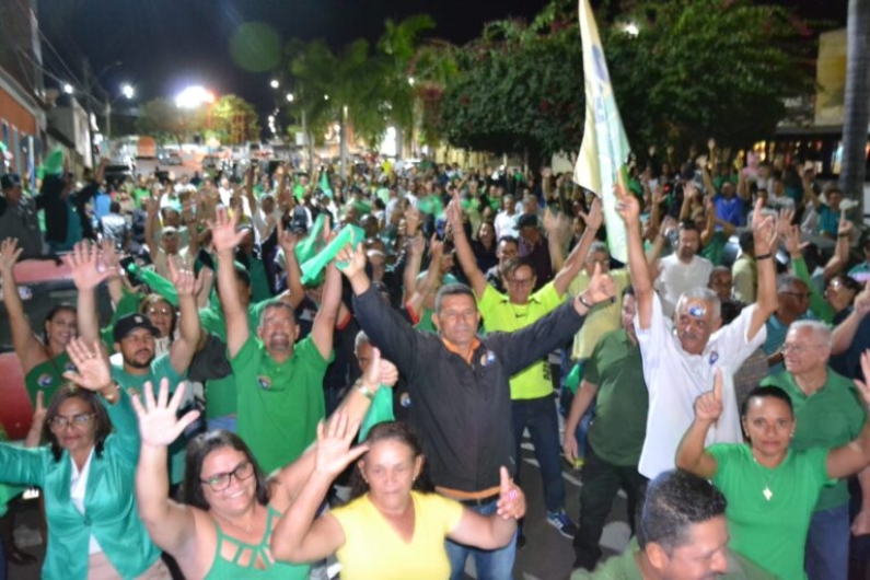 Convenção de Condeúba Oficializou Candidatura de Micael Silveira para prefeito