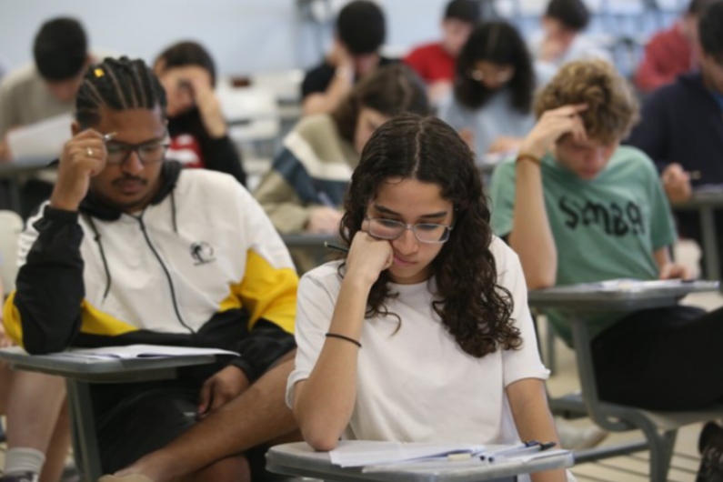 ‘Macetando’, enchentes no RS, guerras e geração Z: 1ª fase da Unicamp 2025