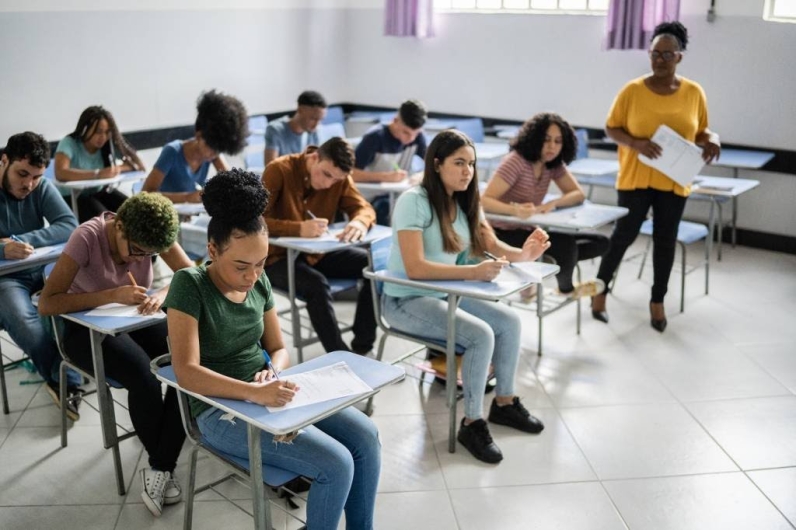 Ideb 2023: só três redes estaduais bateram meta do ensino médio